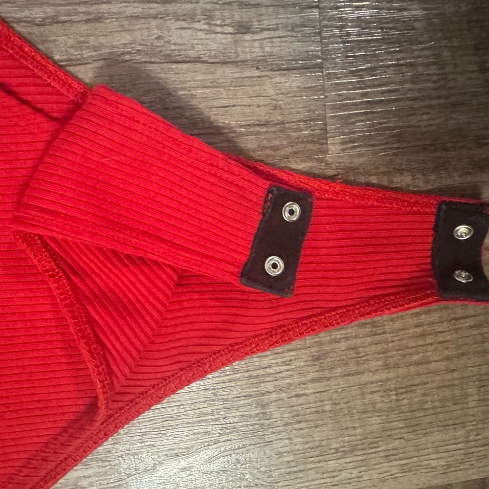 Red Ribbed Cut Out Bodysuit - Picture 3 of 3